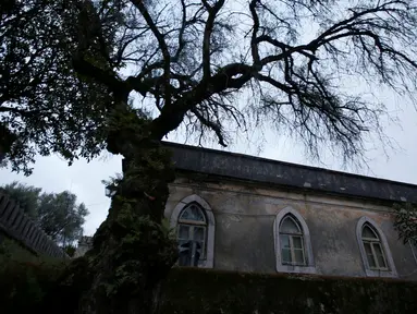 Rumah Quinta Nova da Assuncao, lokasi proyek rumah hantu oleh perusahaan teater Reflexo di Basel, Portugal, (9/5). Rumah hantu ini menampilkan penampakan hantu serta jeritan misteri yang dapat menggetarkan nyali pengunjung. (REUTERS/Rafael Marchante)