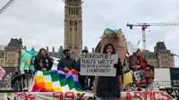 Aeshnina Azzahra Aqilani, bocah asal Gresik Jatim, ikut bergabung dalam pawai untuk mengakhiri Era Plastik, di Ottawa, Kanada. (Liputan6.com/ Dok Ist)