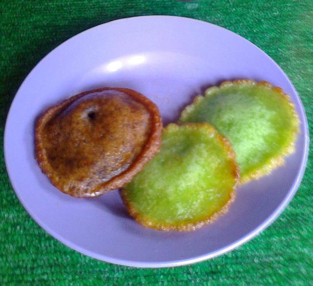 kue cucur (sumber: wikimedia commons)