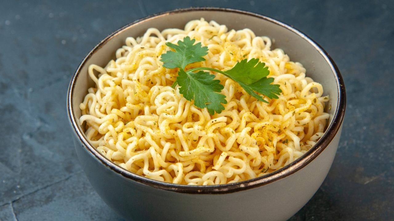 Tips Praktis Membuat Mi Kuning Lebih Nikmat dan Bebas Bau Kapur