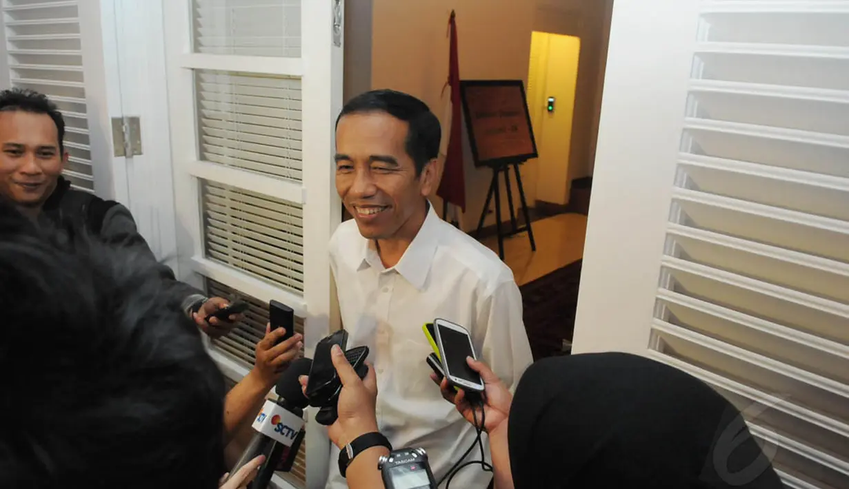 Presiden terpilih Joko Widodo atau Jokowi menegaskan tak ada pembicaraan nama menteri dalam pertemuannya dengan Surya Paloh, Kamis (14/8/14). (Liputan6.com/Herman Zakharia)