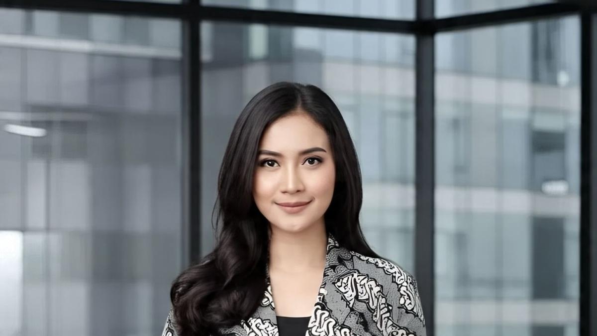 10 Model Blazer Batik Wanita Modern Terbaru 2025, Cocok untuk Gaya Formal dan Casual
