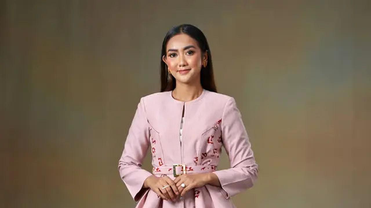 7 Model Jas Kombinasi Batik Wanita yang Trendi di Tahun 2025, Gaya Formal Elegan Berbalut Nuansa Budaya