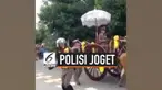 Seorang polisi menarik perhatian publik saat pawai di jalan Ratchaburi, Thailand. Polisi tersebut mengatur lalu lintas pawai sambil berjoget. Aksi kocaknya ini terekam kamera warga.