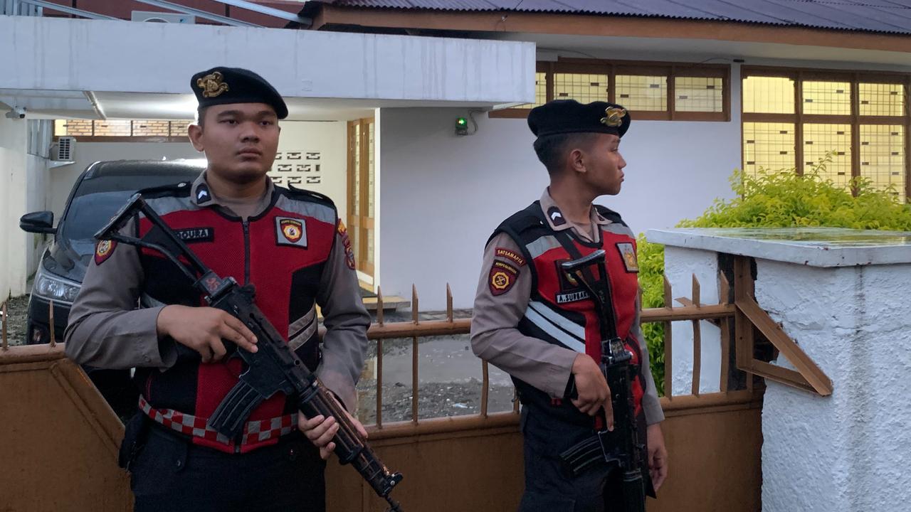 Dikawal Polisi Bersenjata, KPK Geledah Dua Kantor Dinas PUPR Sumut di Medan
