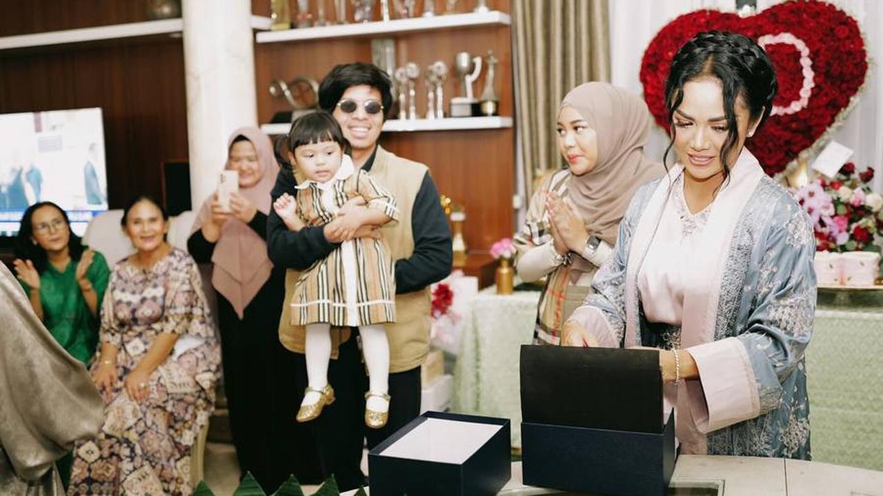 Menerima Banyak Hadiah Spesial
