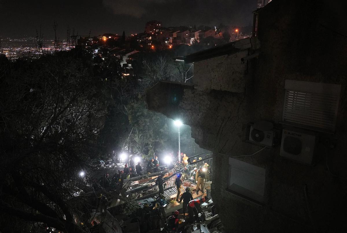 FOTO: Rudal Iran Hantam Permukiman di Haifa Israel