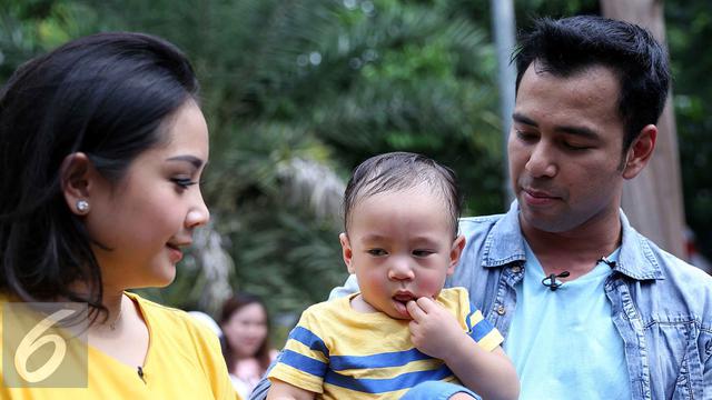 Mata Nagita Sembab Saat Berpose Dengan Raffi Ahmad Ada Apa