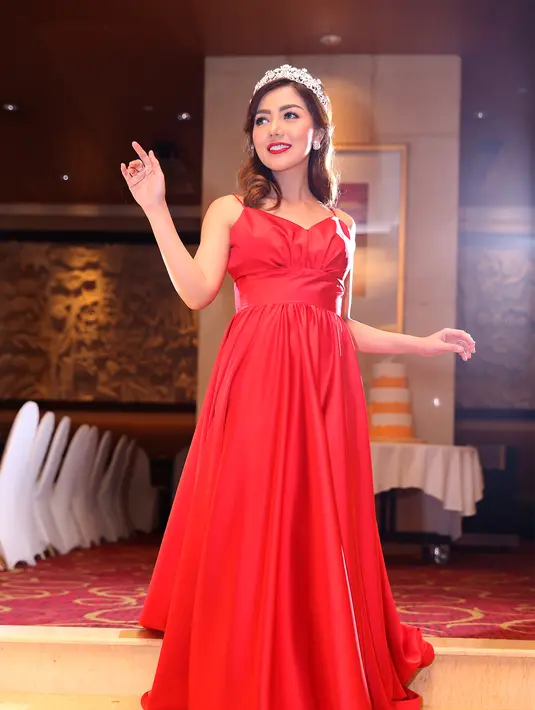Penampilan ‘wow’ Bella Shofie mampu mencuri perhatian, namun di acara gala dinner perayaan ulang tahunnya ini harus dilakukannya tanpa kehadiran sang suami, Suryono. (Andy Masela/Bintang.com)