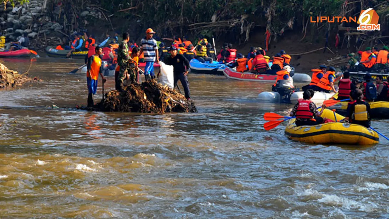 bersih-ciliwung-131114b.jpg
