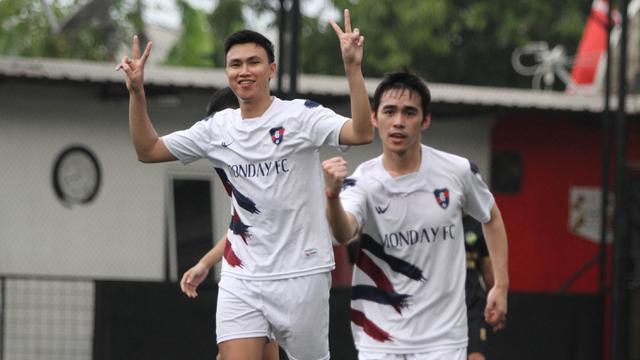 Foto: Penampilan Sensasional Monday FC Tutup Fase Grup Turnamen Bola Sunday League