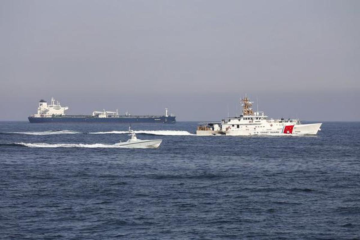 Berapa Banyak Kapal yang Lewati Selat Hormuz sejak Perang AS-Iran? Ini Datanya