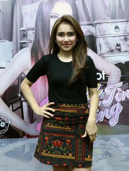 Janda satu anak yang melejit berkat lagu-lagu dangdut modern ini mengaku kesulitan dengan cangkok dangdut layaknya penyanyi dangdut senior Elvy Sukaesih. (Adrian Putra/Bintang.com)