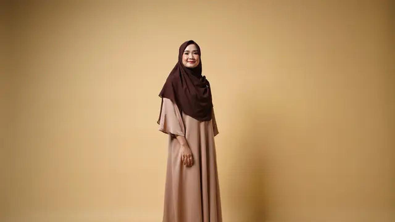 8 Model Gamis Terbaru untuk Usia 60-an, Tampil Modis dan Nyaman Sepanjang Hari