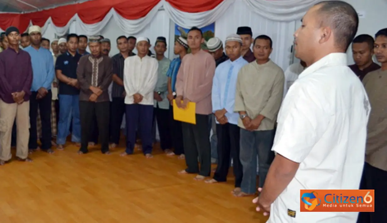 Menjelang berakhirnya puasa pada bulan suci Ramadhan 1432/H, Dansatgas Kompi Zeni TNI melaksanakan buka puasa bersama dengan seluruh anggota Satgas di Bumi Nusantara Camp, Dungu, Minggu (28/8). 