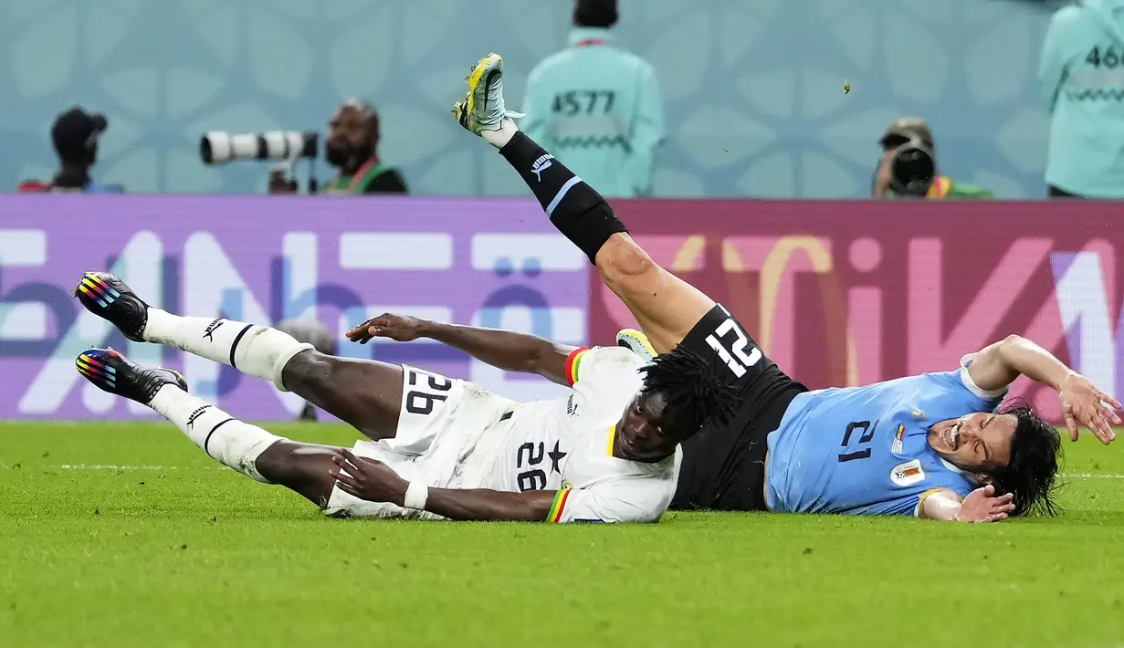 Edinson Cavani. Dalam tiga edisi Piala Dunia sebelumnya, mulai 2010 hingga 2018, striker Uruguay ini mampu mencetak 5 gol dan diprediksi akan menambah jumlah golnya di Piala Dunia 2022 Qatar. (AP Photo/Manu Fernandez)