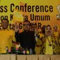 Politisi Partai Golkar, yakni Ali Yahya (kiri), Bambang Soesatyo (kedua kiri), Ulla Nuchrawatty (kedua kanan) dan Marlinda Irwanti (kanan) menyatakan diri maju sebagai calon ketua umum Partai Golkar periode 2019-2024 saat konferensi pers di Jakarta, Kamis (18/7/2019). (Liputan6.com/Herman Zakharia)