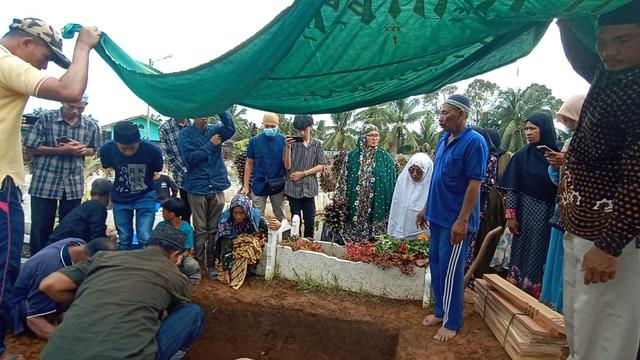 Pemakaman Novi Amelia