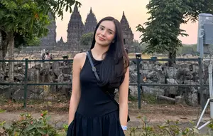 Gaya Beby Tsabina saat Nonton Prambanan Jazz 2026, Cantik dengan Dress Hitam