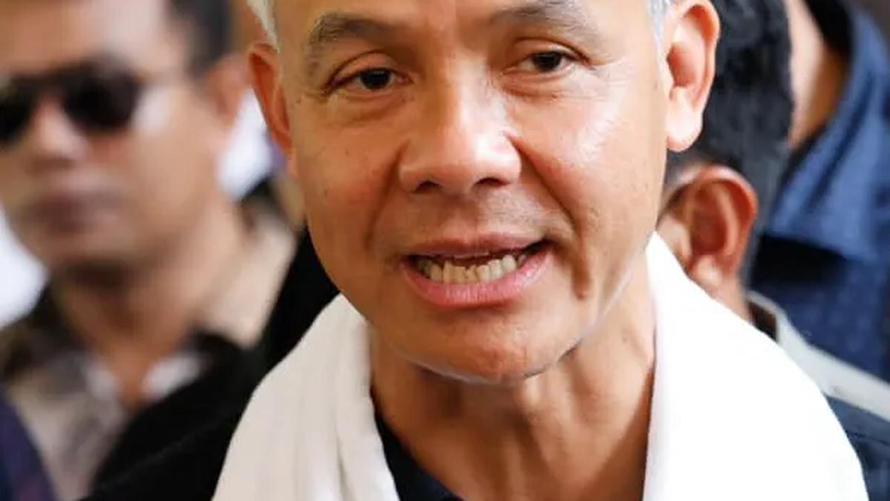 Kelakar Ganjar Tak Bisa Beri Sepeda: Takut Disemprit Bawaslu