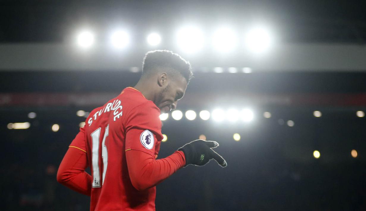 9. Striker Liverpool, Daniel Sturridge, merayakan gol yang dicetaknya ke gawang Stoke pada laga Premier League di Stadion Anfield, Inggris, Selasa (27/12/2016). (Reuters/Carl Recine) 