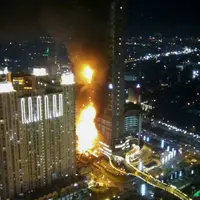 Kebakaran di Neo Soho Central Park, Jakarta Barat. foto: twitter (mark_op)