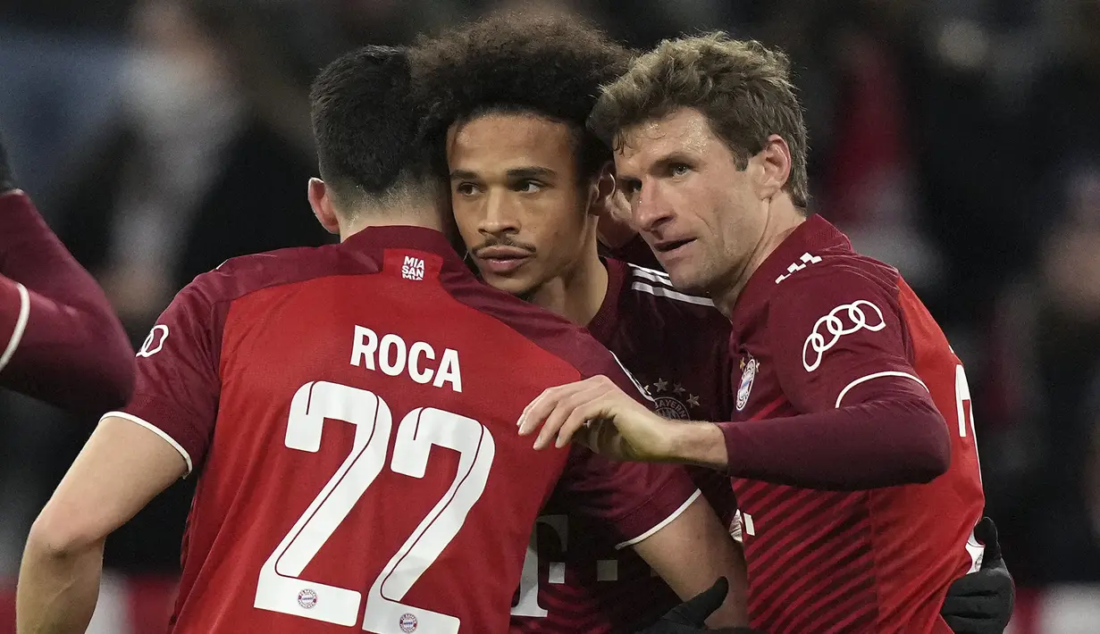 Bayern belum berhenti mencetak gol. Kombinasi Lory Sane dan Thomas Muller kali ini menjadi momok menakutkan RB Salzburg yang tak bisa dihentikan. Mereka berhasil mencetak gol masing-masing pada menit ke-83 dan ke-85. (AP/Matthias Schrader)