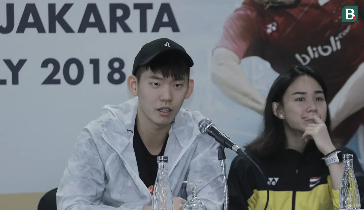 Pebulutangkis China, Liu Yuchen, memberikan keterangan saat jumpa pers di hotel Sultan, Jakarta, Senin, (2/7/2018). Blibli Indonesia Open 2018 akan berlangsung pada 3-8 Juli 2018 di Istora Senayan, Jakarta. (Bola.com/M Iqbal Ichsan)