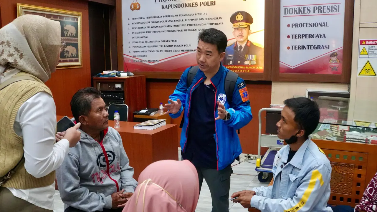 Kementerian Pelindungan Pekerja Migran Indonesia (KemenP2MI) membantu pemulangan Sigit Aliyando, pekerja migran Indonesia di Korea Selatan (Korsel) yang mengalami kecelakaan kerja pada Februari 2024.