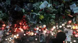 Mendiang pemimpin oposisi Rusia Alexei Navalny dimakamkan pada 1 Maret 2024 di pemakaman Moskow yang dihadiri ribuan pelayat, dua minggu setelah ia meninggal di penjara Kutub Utara. (OLIVER BUNIC/AFP)