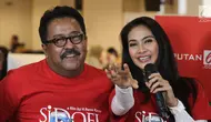 Artis Maudy Koesnaedi (kanan) bersama aktor Rano Karno (kiri). (Liputan6.com/Herman Zakharia)