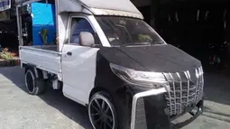 Pick up Suzuki Mega Carry yang wajahnya disulap menjadi Toyota Alphard. (Source: Facebook/Motor Thailand)