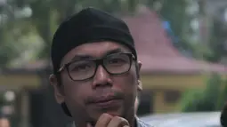 Sammy Simorangkir mendatangi Mabes Polri untuk melaporkan label yang menaunginya di Jakarta, Minggu (9/11/2015). Sammy melaporkan label rekaman Pro M dengan tuduhan penipuan. (Liputan6.com/Gempur M Surya)