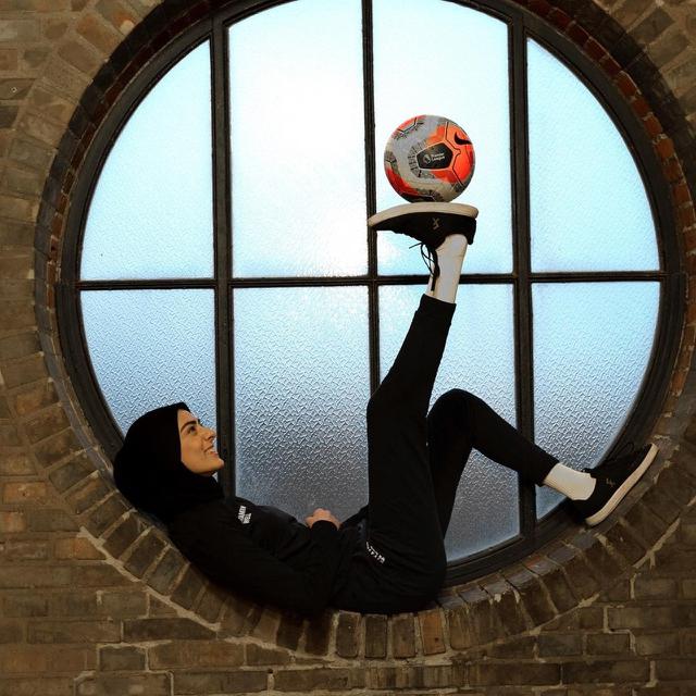 Profil Maymi Asgari, Freestyler Sepak Bola Berhijab yang Jadi Sorotan ...