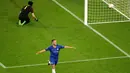 Gelandang Chelsea, Eden Hazard berselebrasi usai mencetak gol keempat timnya selama pertandingan melawan Arsenal pada Final Liga Europa di stadion Olimpiade di Baku, Azerbaijan (30/5/2019). Hazard mencetak dua gol dipertangan ini. (AP Photo/Dmitri Lovetsky)
