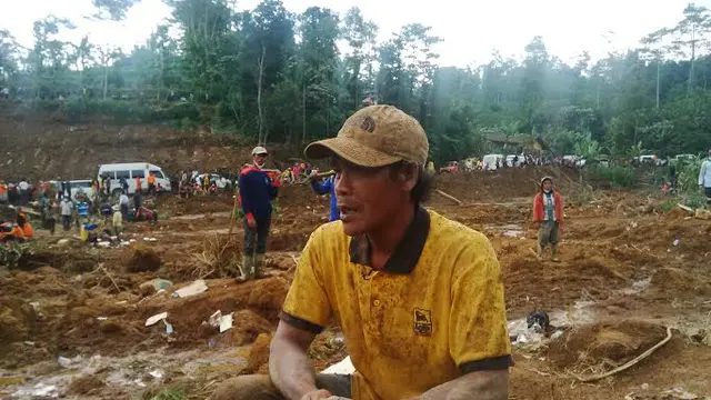 relawan longsor banjarnegara