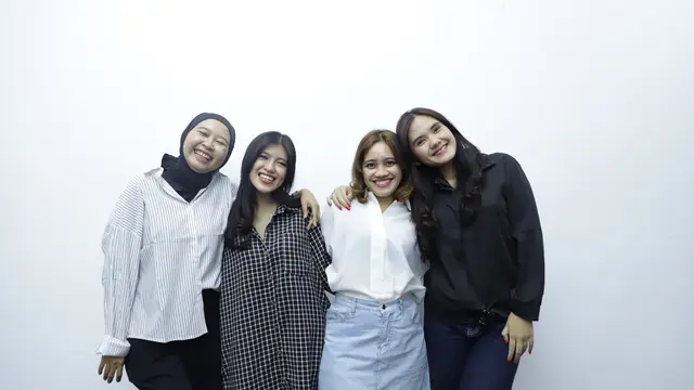 wanita november makin bahagia dewasa