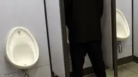 Pipis Berceceran di Toilet Umum China Bakal Didenda
