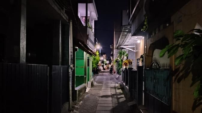Hasil foto kamera belakang pada malam hari (menggunakan night mode), Redmi 15 (Liputan6.com/Arief Ferdian Maulana)