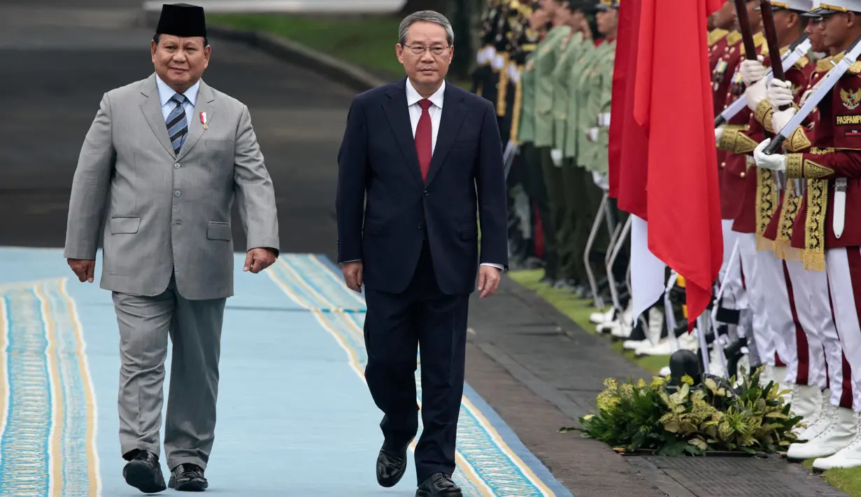 Dengan kerja sama kedua negara yang terus berkembang secara dinamis di berbagai sektor. Kunjungan ini diharapkan dapat semakin mempererat kemitraan strategis komprehensif antara Indonesia dan China. (YASUYOSHI CHIBA/AFP)