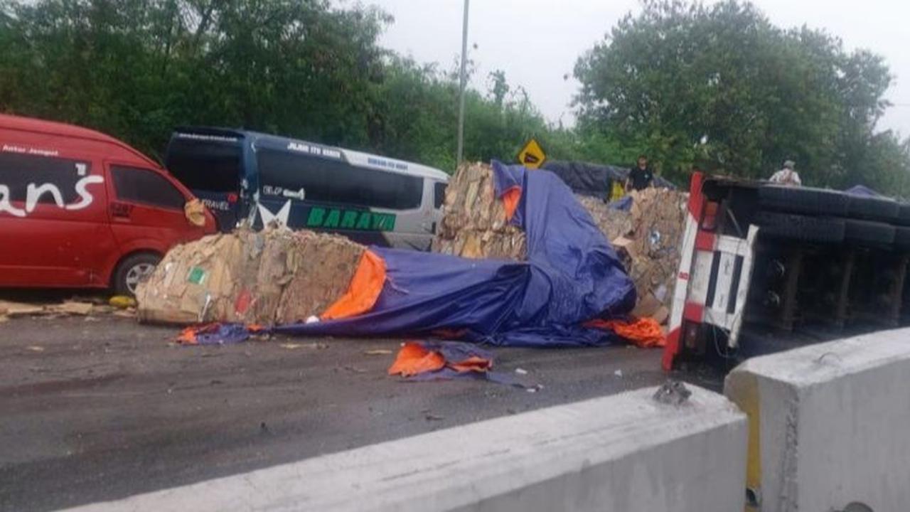 Kapolda Jabar soal Kecelakaan di Cipularang: Korban 1 Meninggal Dunia, 8 Luka-Luka