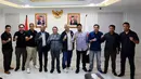 Menteri Pemuda dan Olahraga (Menpora) Zainudin Amali, foto bersama setelah menggelar pertemuan dengan perwakilan klub Liga 2 di Kantor Kemenpora, Senin (30/1/2023). Kompetisi Liga 2 belum bisa berjalan hingga Kongres Luar Biasa (KLB) Persatuan Sepakbola Seluruh Indonesia (PSSI) digelar. (Bola.com/M Iqbal Ichsan)