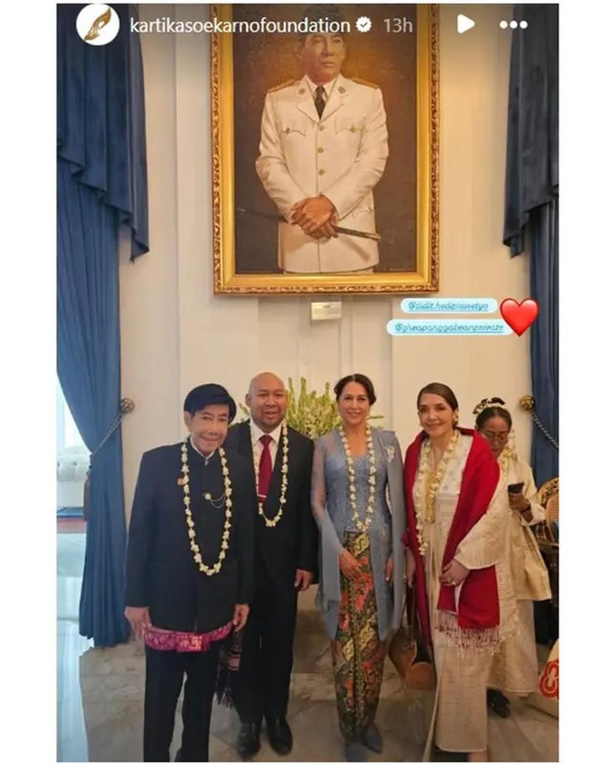 6 Potret Kartika Sari Dewi Soekarno Berkebaya Biru Hadiri HUT RI di Istana Merdeka