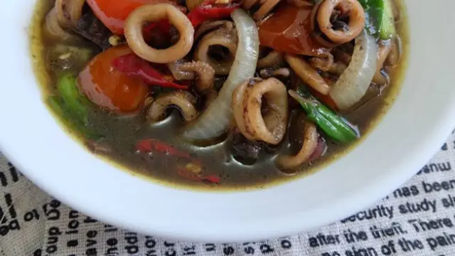 Sepiring tumis cumi nikmat (IG mariaulfah1357)