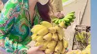 Heni Tania Borong Dagangan Pedagang Keliling Saat Tahun Baru, Ini Pesannya Bagi Pejuang Keluarga