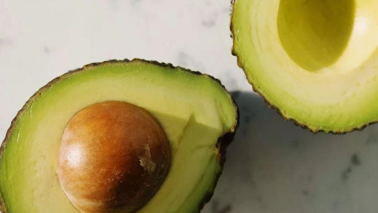 1.&nbsp;Alpukat: Lemak yang Merangsang Produksi Asam Lambung