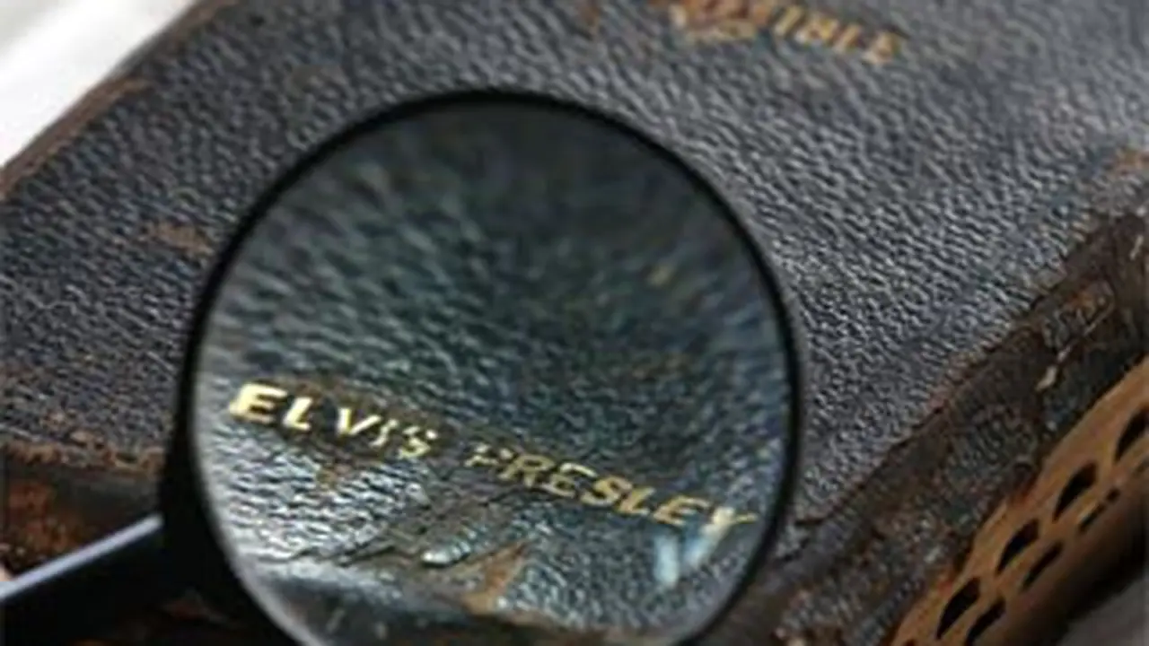 elvis_presley_kitab_suci_120910a.jpg