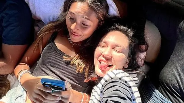 Momen Luna Maya Habiskan Waktu Bersama Keluarga di Bali