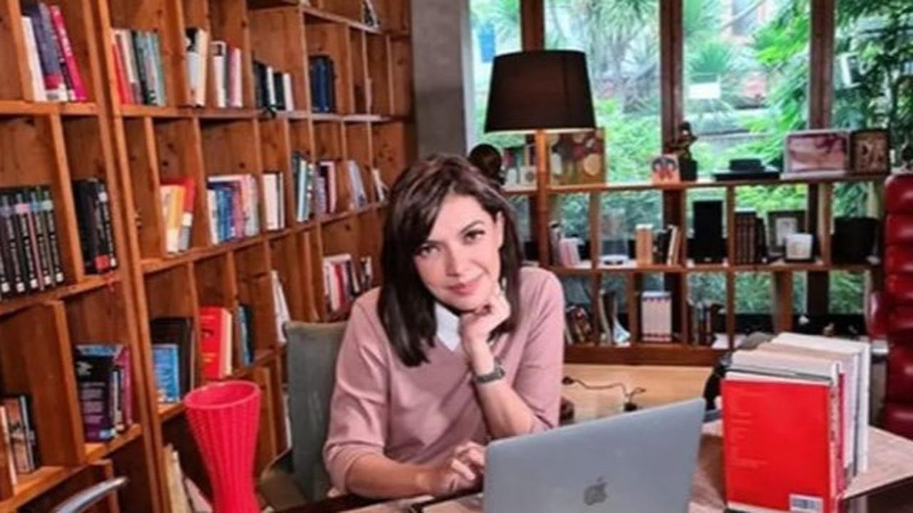 5 Potret Rumah Najwa Shihab Super Homey Bernuansa Kayu, Setiap Sudut Estetik Ada Kolam Renang Hingga Perpustakaan