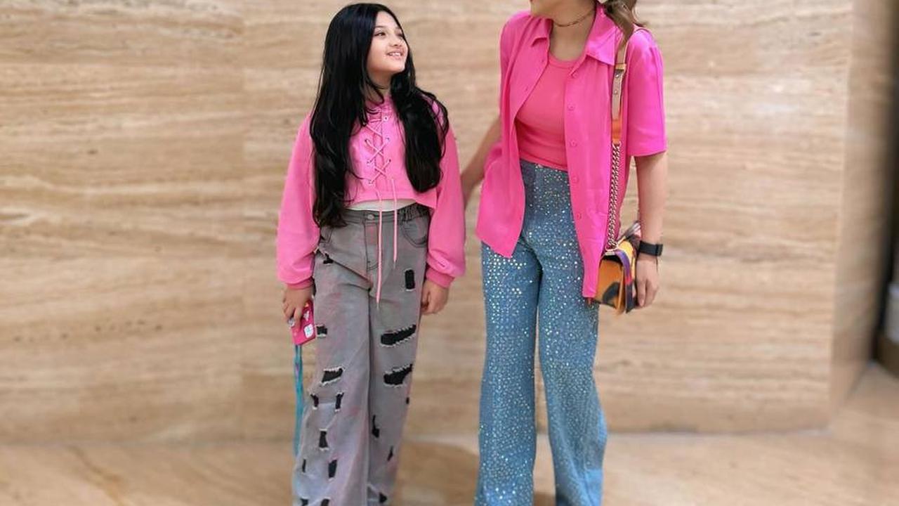 8 Potret Arsy Hermansyah Temani Ashanty Kerja Seharian, Ibu dan Anak Sama-sama Cantik - Kompak Bak Kakak Adik